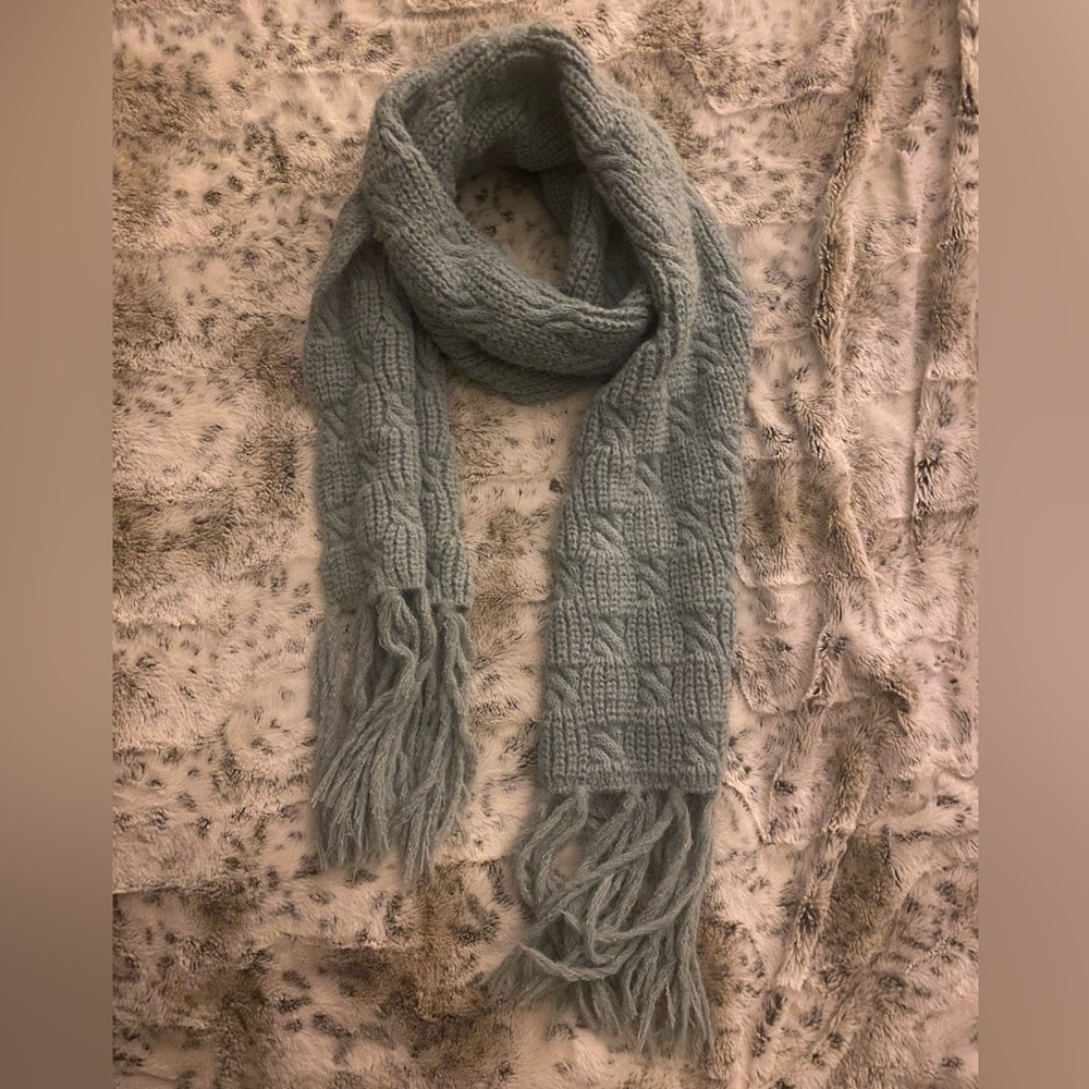 ⭐️ A New Day Woven Scarf